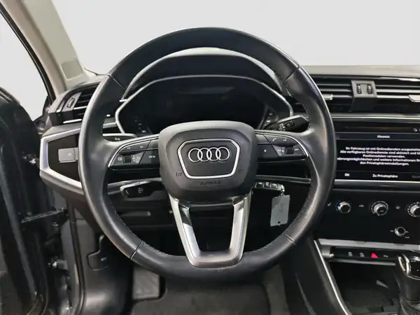 AUDI Q3 (11/17)