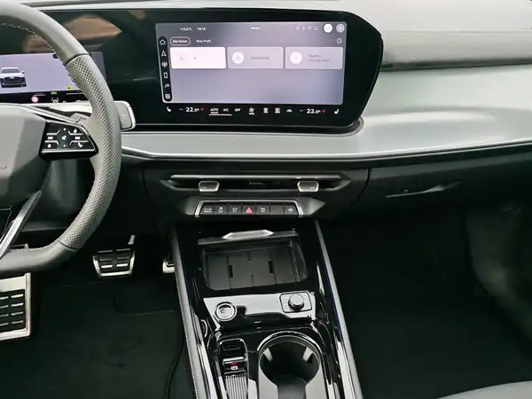 AUDI Q3 (12/16)