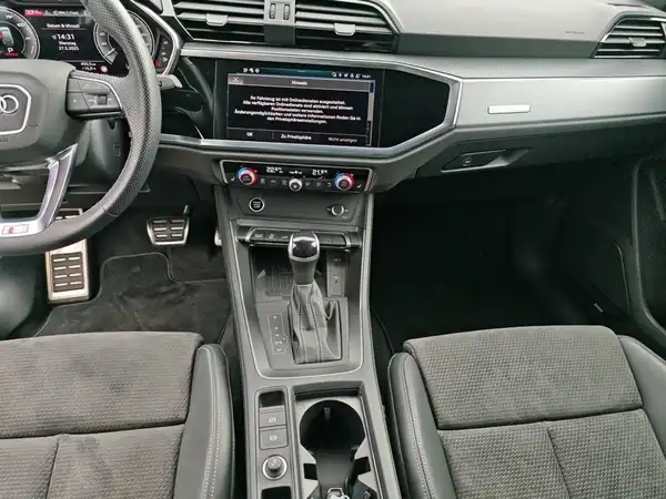 AUDI Q3 SPORTBACK (12/17)