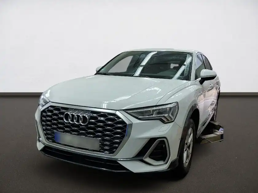 AUDI Q3 SPORTBACK (1/4)