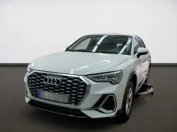 AUDI Q3 SPORTBACK (1/4)