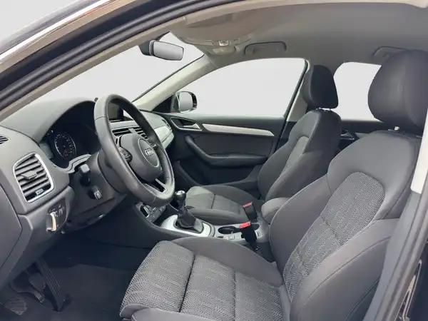 AUDI Q3 (8/16)