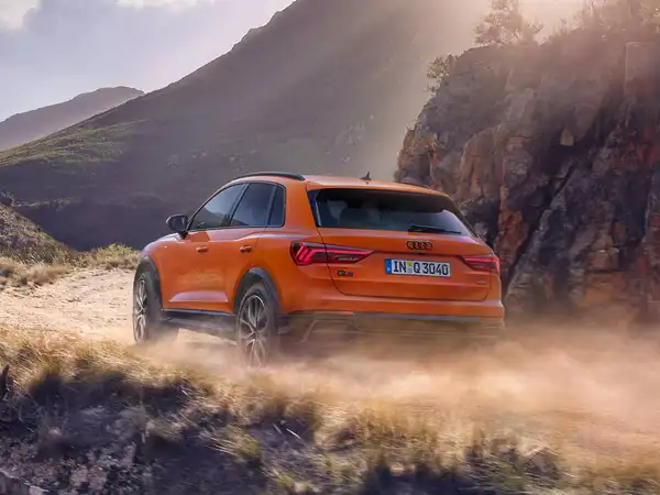 Audi Q3 (1/4)