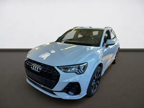 AUDI Q3 (1/4)
