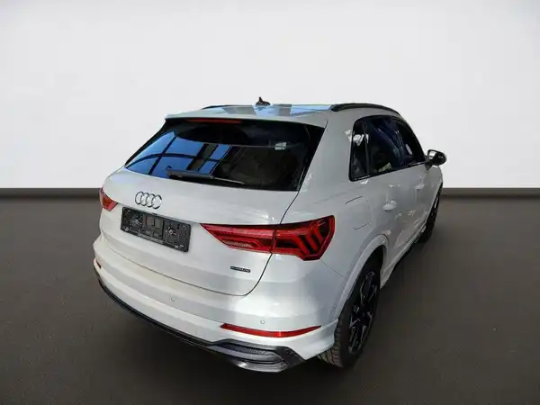 AUDI Q3 (3/4)