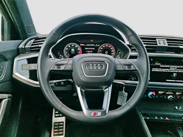 AUDI Q3 (11/16)