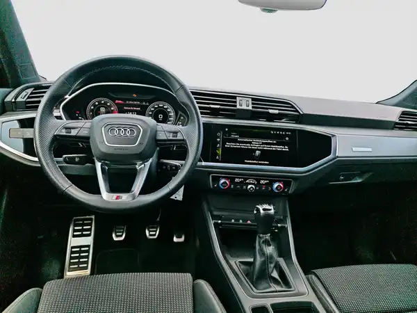 AUDI Q3 (10/16)