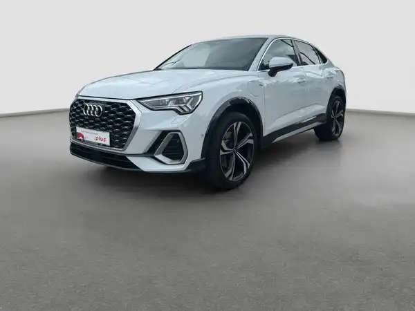 AUDI Q3 SPORTBACK (1/16)