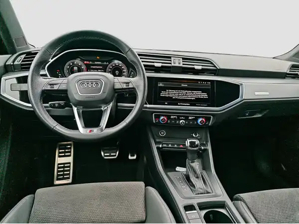 AUDI Q3 (10/16)