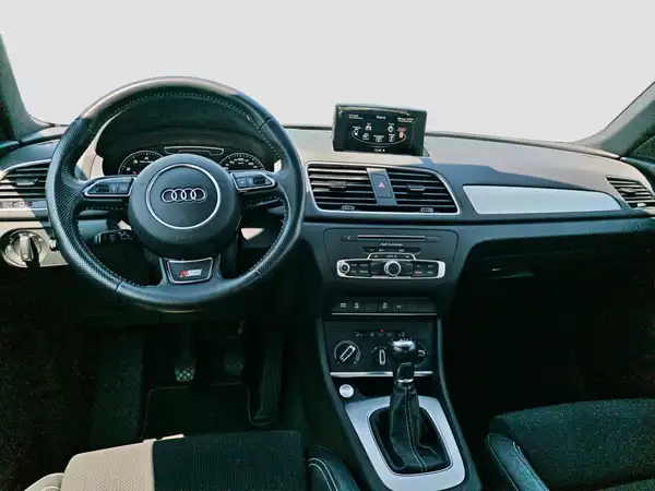 AUDI Q3 (10/16)