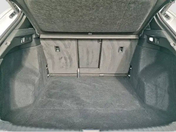 AUDI Q4 E-TRON (13/16)