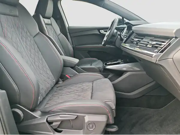 AUDI Q4 E-TRON (14/16)