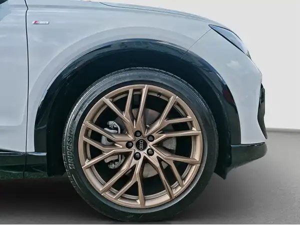 AUDI Q4 E-TRON (16/16)
