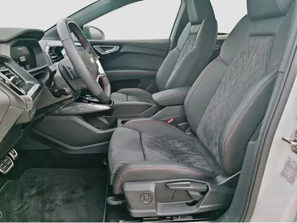 AUDI Q4 E-TRON (8/16)