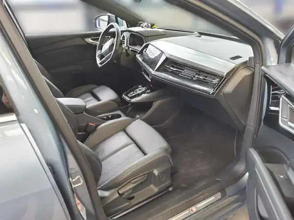 AUDI Q4 SPORTBACK (4/4)