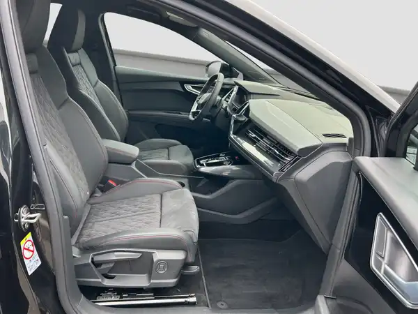 AUDI Q4 SPORTBACK (14/16)