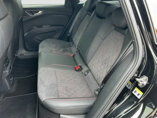 AUDI Q4 SPORTBACK (9/16)