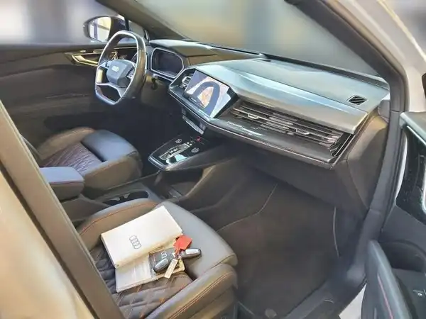 AUDI Q4 E-TRON (4/4)