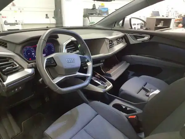 AUDI Q4 E-TRON (4/7)