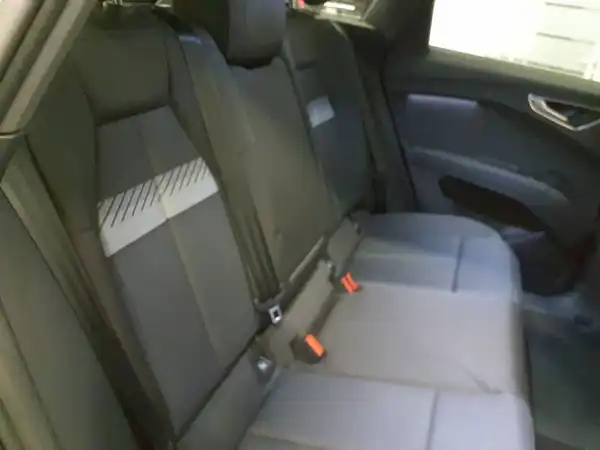 AUDI Q4 E-TRON (7/7)