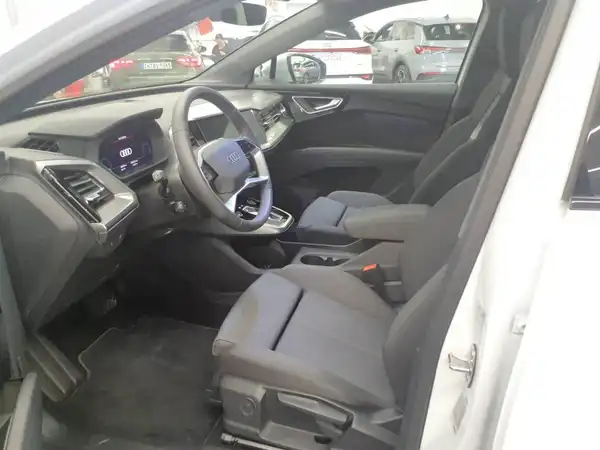 AUDI Q4 SPORTBACK (4/5)