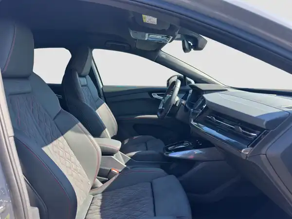AUDI Q4 SPORTBACK (14/16)