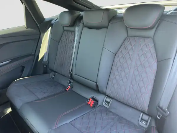 AUDI Q4 SPORTBACK (9/16)