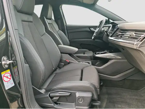 AUDI Q4 SPORTBACK (14/16)