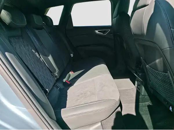 AUDI Q4 E-TRON (15/16)