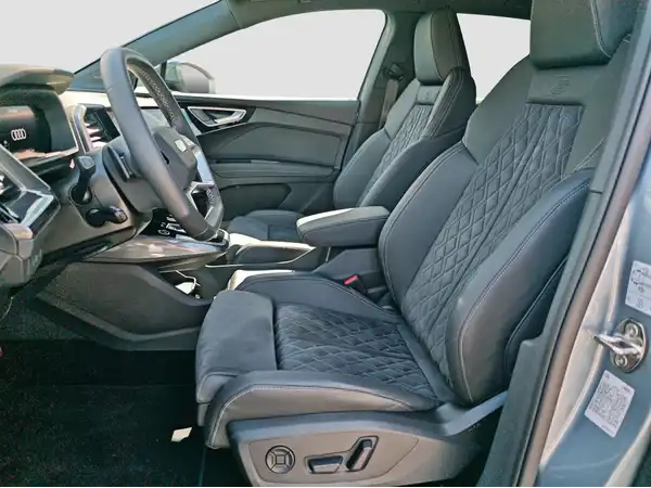 AUDI Q4 E-TRON (8/16)