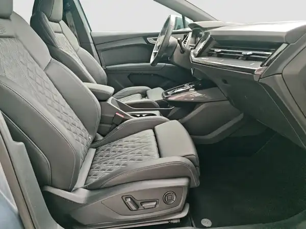 AUDI Q4 SPORTBACK (15/17)