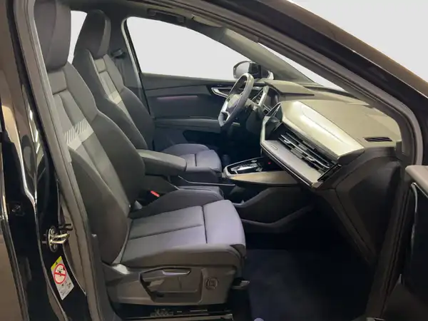 AUDI Q4 E-TRON (14/16)