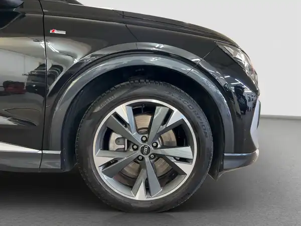 AUDI Q4 E-TRON (16/16)