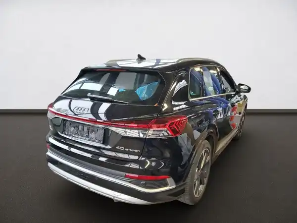 AUDI Q4 E-TRON (3/4)