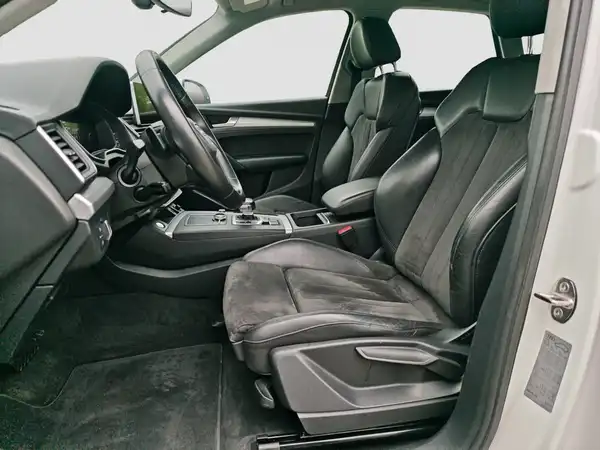 AUDI Q5 (8/17)