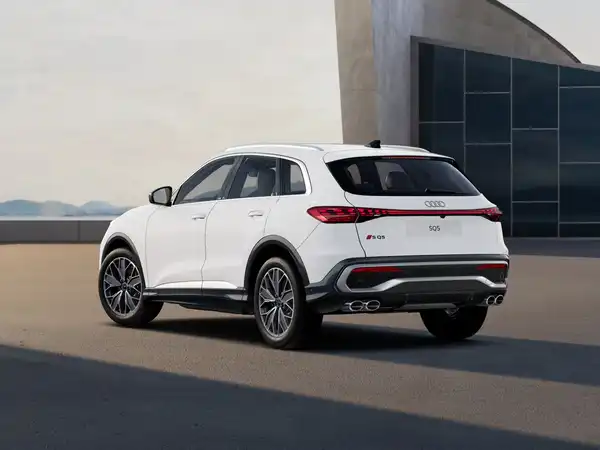 Audi SQ5 SUV (2/3)