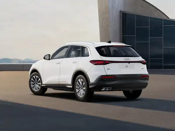 Audi Q5 SUV (2/3)