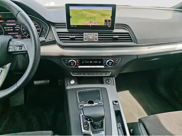 AUDI Q5 (11/15)
