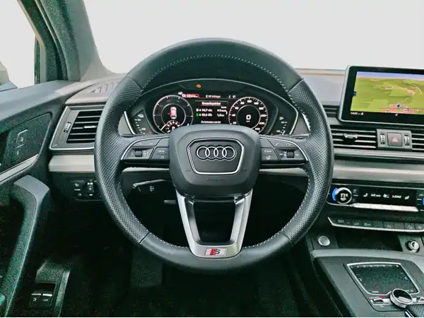 AUDI Q5 (10/15)