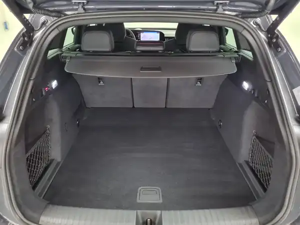 AUDI Q6 E-TRON (13/19)