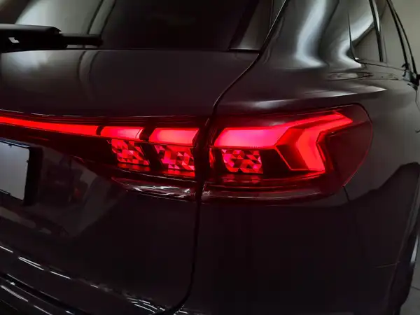 AUDI Q6 E-TRON (14/19)