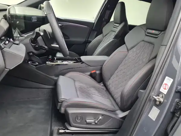 AUDI Q6 E-TRON (8/19)