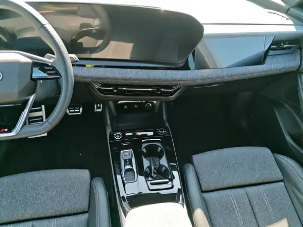 AUDI Q6 E-TRON (12/17)