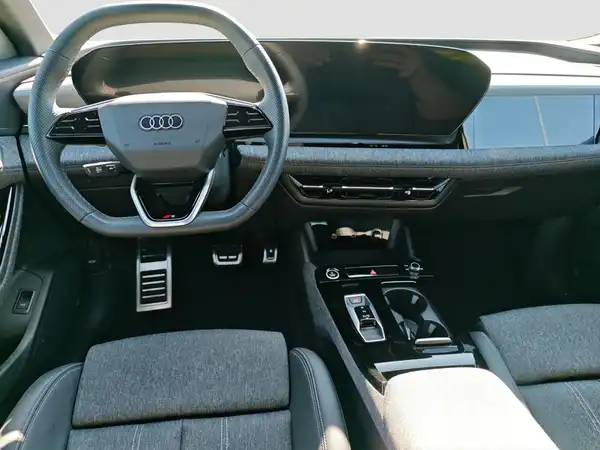 AUDI Q6 E-TRON (10/17)