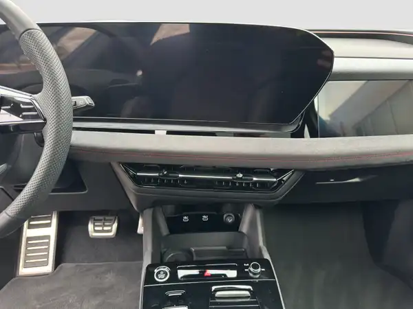 AUDI Q6 E-TRON (12/17)