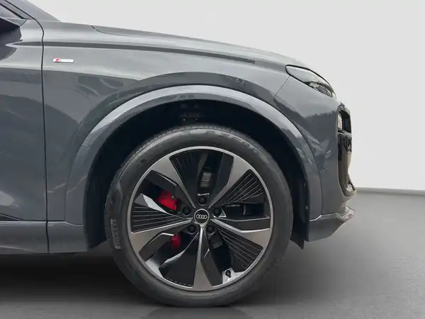 AUDI Q6 E-TRON (17/17)