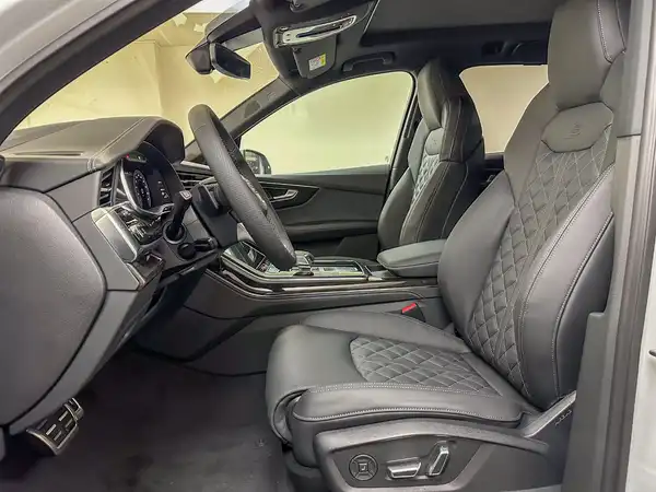 AUDI Q7 (8/21)