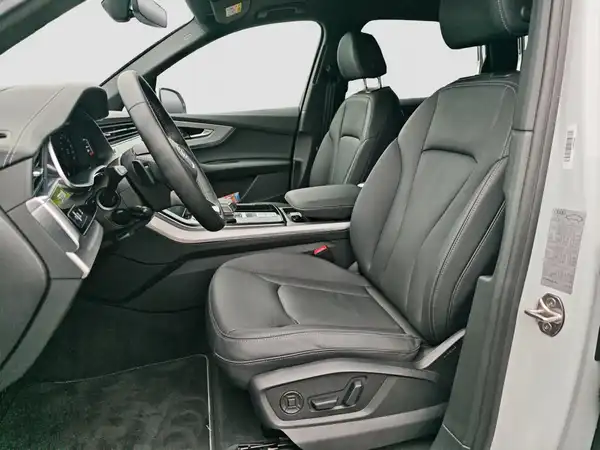 AUDI Q7 (8/17)