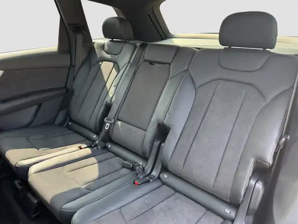 AUDI Q7 (9/16)