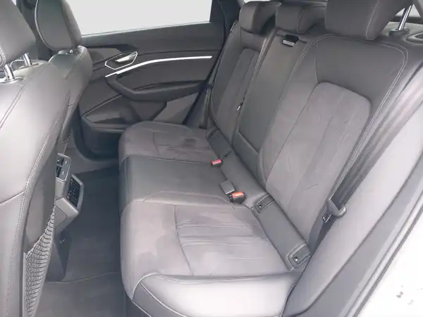 AUDI Q8 SPORTBACK E-TRON (9/16)